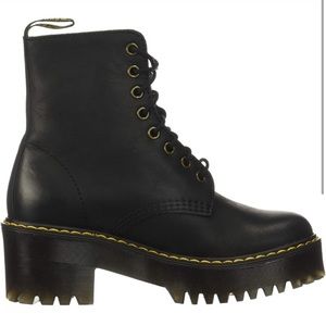 Dr. Martens womens shriver